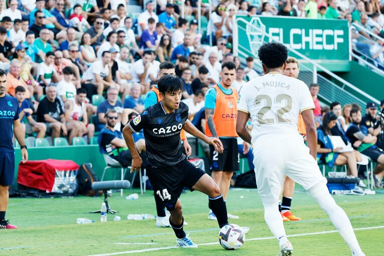 「久保建英が信頼され始めた」証拠かも…ソシエダサポの「Take,Take」に日本人カメラマンが感じた“海外組あるある”とは(38)