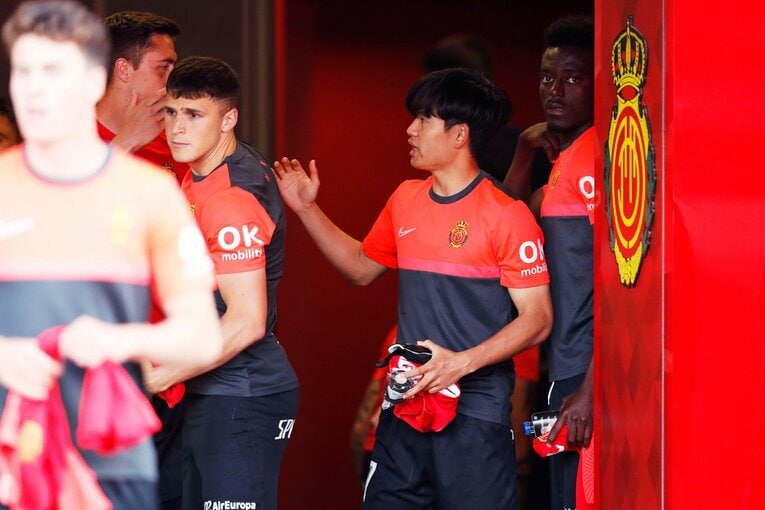 「クボ、ユニホームお願い」来季のレアル去就報道が出てもマジョルカで愛される久保建英…「残留か降格の最終節」で輝くか〈撮影者の視点〉(23)