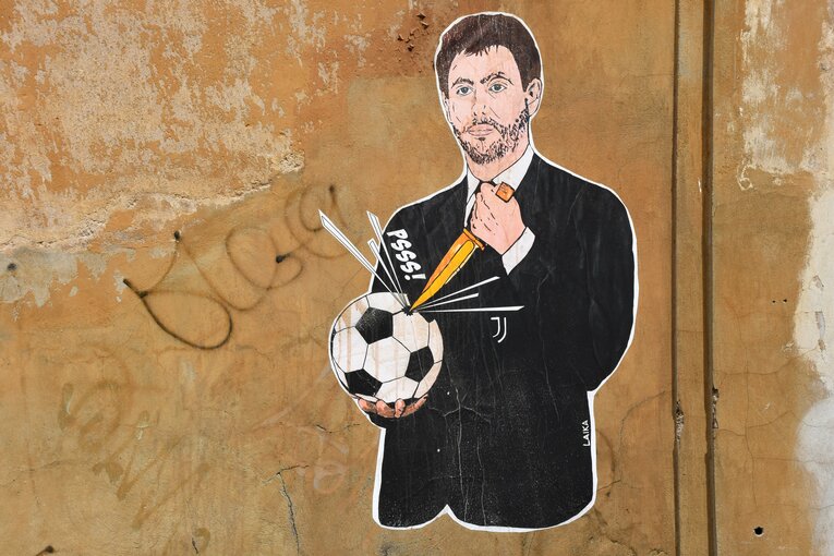 ローマ市内にはユーべのアニェッリ会長の風刺画が©Getty Images