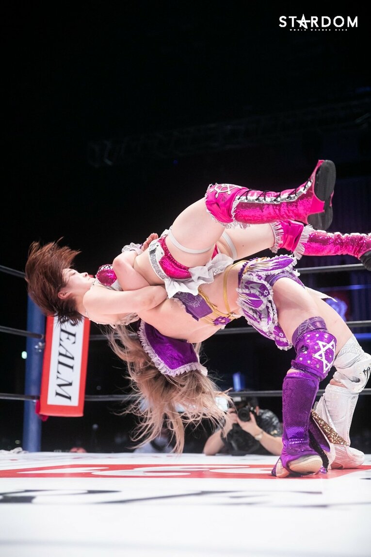 2021年4月、当時中野たむが保持していた「白いベルト」に挑戦したなつぽい　©STARDOM