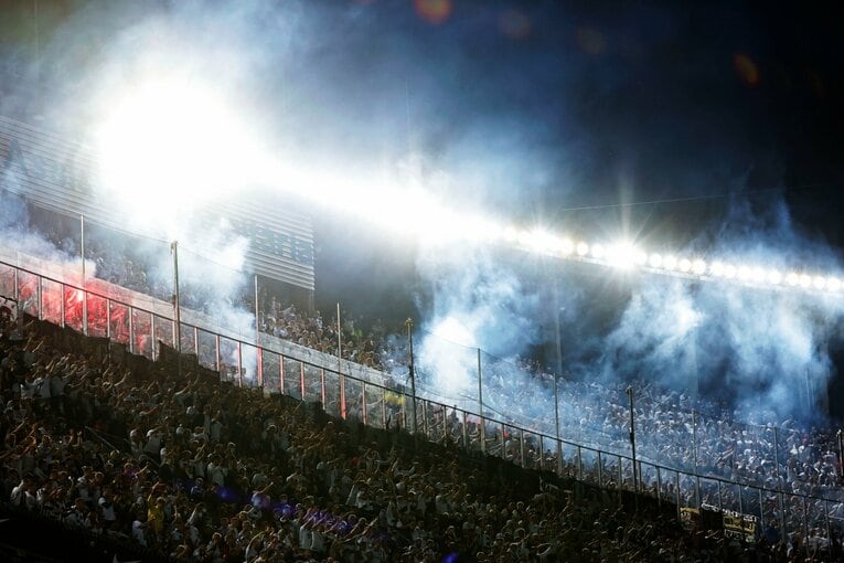 「初めて日本人がバルサのカンプノウで勝利」歴史的瞬間を撮った… 鎌田大地のアシストと献身に感動した理由〈長谷部誠も出場〉(11)