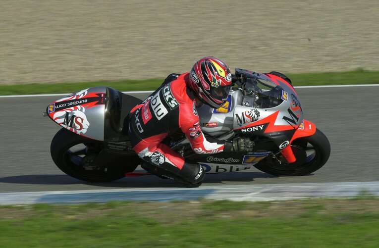 アプリリアRSV500を駆る原田　photograph by Satoshi Endo