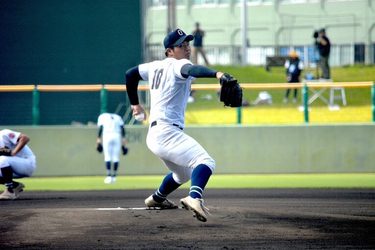 準決勝でマウンドに立つ末吉良丞。復帰戦ながら6回無失点の好投を見せた　©Takarin Matsunaga