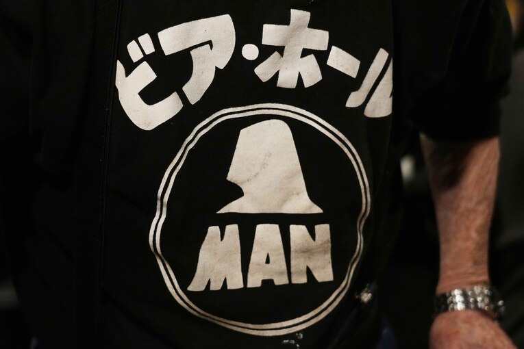 「ビア・ホールMAN」のロゴは力道山をイメージしたものだという　©Essei Hara