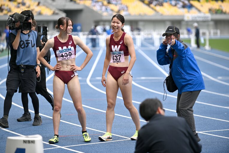 関カレ400ｍHで優勝した先輩の千葉（右）とガードナ　©Takashi Shimizu