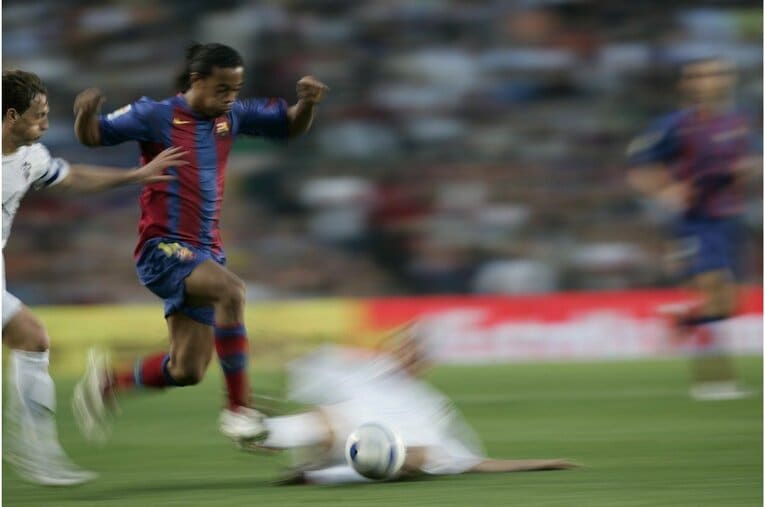 ロナウジーニョのバルセロナ時代の鮮やかな突破ⒸTakuya Sugiyama