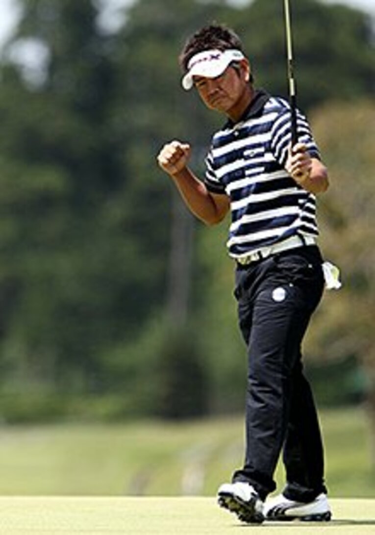 藤田寛之　Hiroyuki Fujita
1969年6月16日、福岡県生まれ。15歳でゴルフをはじめ、'92年専修大学在学中にプロ転向。'97年、サントリーオープンでプロ初優勝。'10年には自身賞金ランク最高位となる2位に輝く。'11年日本シリーズ2連覇を達成し、生涯獲得賞金は11億円を突破。168cm、70kg。