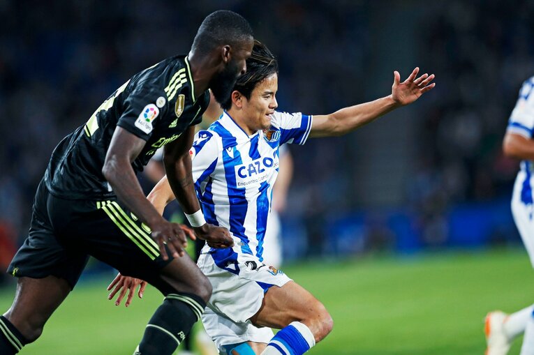 「久保建英がスペイン紙の一面に！」子供サポ「タケが決めるよ」予言通りマドリーを圧倒“ソシエダの熱狂”は翌日も…カメラマンは見た(95)