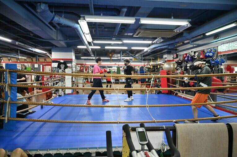 多くのジム生が練習する輪島功一スポーツジム　©Keiji Ishikawa