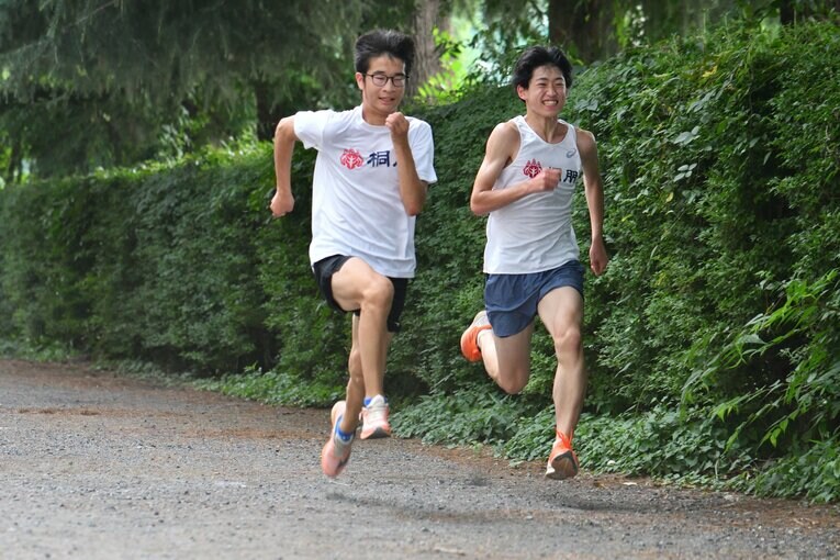 トレーニングに励む現在の桐朋中高陸上部のメンバーたち　©Hideki Sugiyama