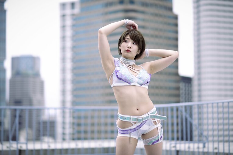 「背中まで見られてる。なんて素敵なんだと」トップ女子レスラー・安納サオリの輝きと“絶対不屈彼女”と呼ばれる理由《特別グラビア》(14)