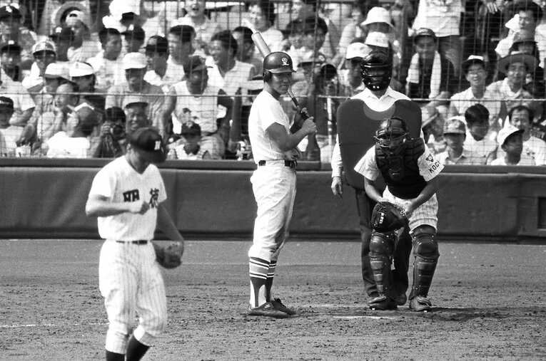 30年前の1992年8月16日、明徳義塾戦で星稜・松井秀喜は5打席連続で敬遠策を取られ、チームも敗れた。当時の監督、山下智茂に話を聞くと… ／ photograph by JIJI PRESS