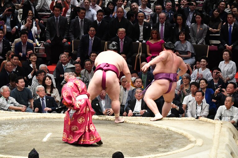 御嶽海は優勝を決めていた朝乃山に意地の勝利　©JMPA