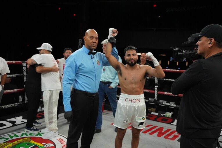 復帰戦をKO勝利で飾ったラモン・カルデナス　©︎ProBoxTV