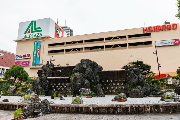 栗東駅東口の平和堂。滋賀県を中心にスーパーマーケットを展開、本社は彦根市にある