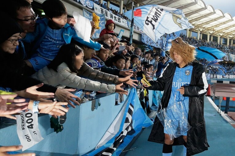 試合後のファンサービス（2017年）　©Kiyoshi Ota - JL/Getty Images for DAZN