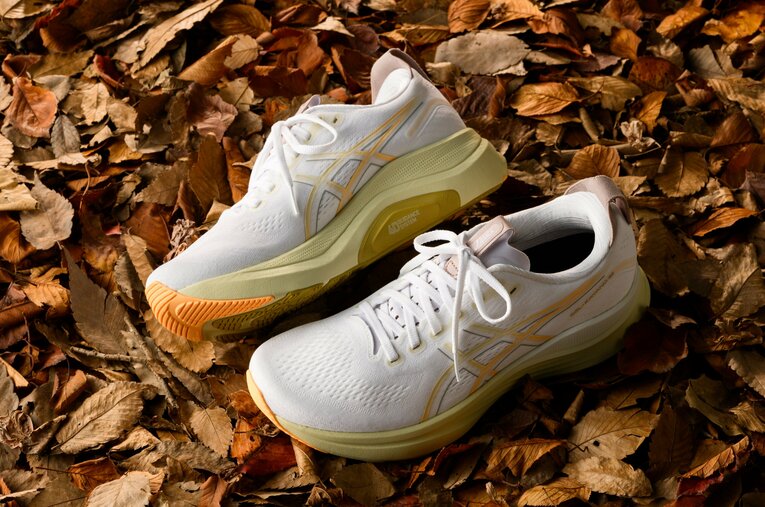 スタビリティ系ランニングシューズの代名詞、アシックス「GEL-KAYANO 32」 ／ photograph by Hirofumi Kamaya