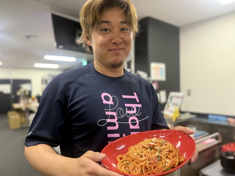 鈴木も満足顔で…　©Chiba Lotte Marines