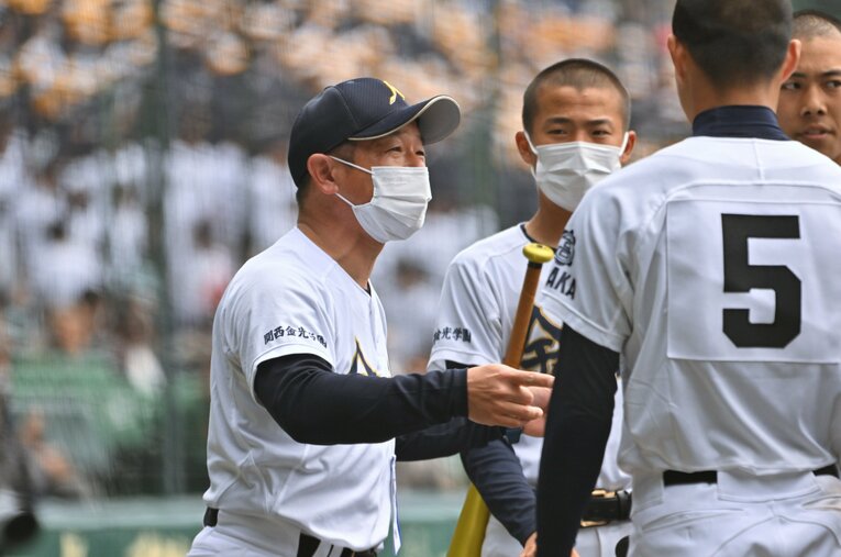 “大阪桐蔭キラー”金光大阪の横井一裕監督。今月の大阪府大会で「台風の目」になれるか ／ photograph by Hideki Sugiyama