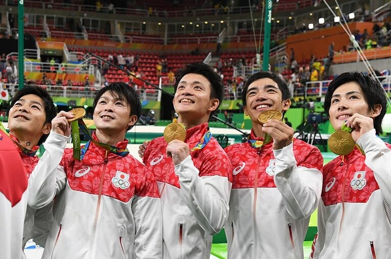 リオ五輪団体金メダルのメンバーでもある田中佑典（中央）、白井健三（右から2人目）、加藤凌平（右端）らの錚々たるメンバーとしのぎを削っていた福尾　©JMPA