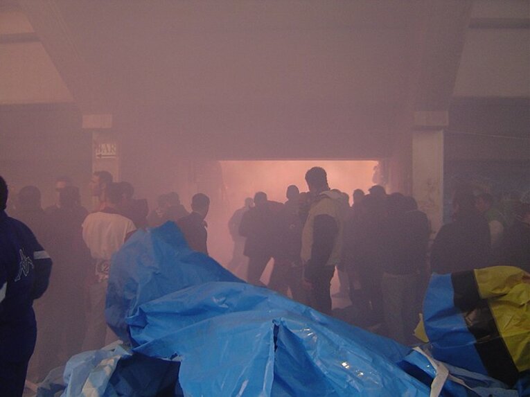 実録・無法ウルトラスに潜入（2）「オレたちのイ中間」と白い煙。(2)