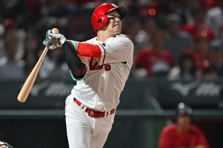 小園は3割打者の首位打者が見えてきた　©Hideki Sugiyama