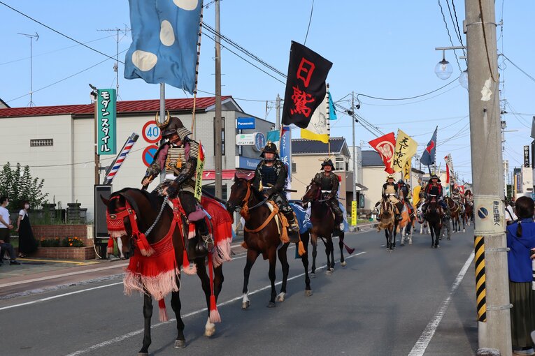 レッドカロス（前から2頭目）