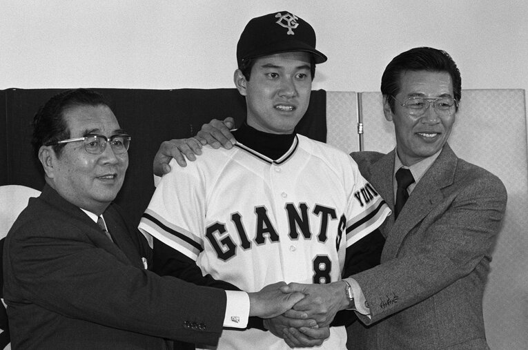 1980年のドラフト会議。巨人の1位指名は原辰徳だった。同じく4位で指名を受けた瀬戸山満年だが、超人気球団からのオファーをなぜ断ったのだろうか　©JIJI PRESS