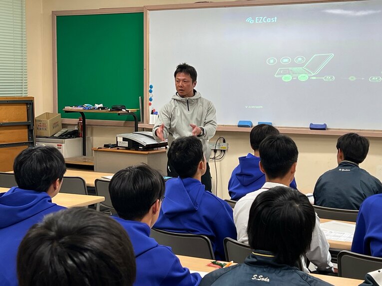 今年のセンバツでノーサイン野球で話題となった沖縄・エナジックスポーツを題材にした研究ミーティング　©Takeshi Shimizu