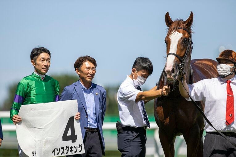 8月21日、蛯名正義厩舎のインスタキングで2歳新馬を制した武豊。蛯名厩舎初の新馬勝ちとなった ／ photograph by photostud