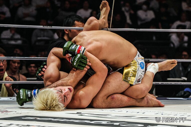鈴木千裕vs.クレベル・コイケ　©RIZIN FF