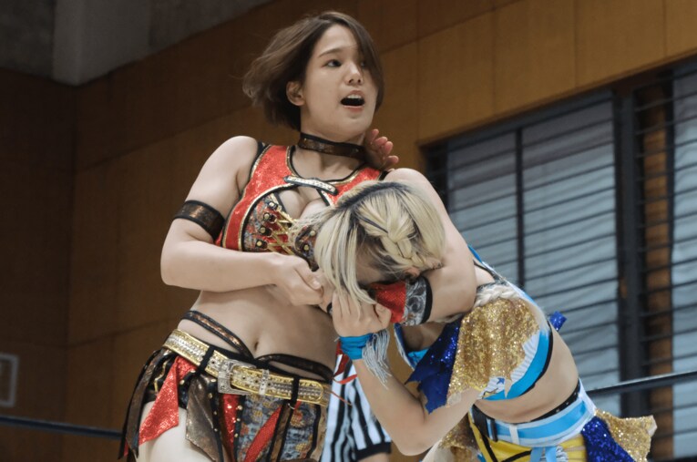 マリーゴールドのスーパーフライ級初代王者となった翔月なつみ ／ photograph by Norihiro Hashimoto