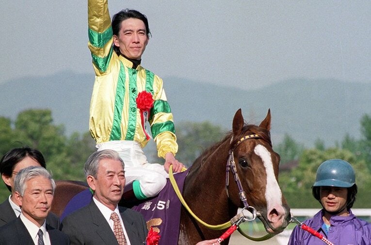田原成貴とマヤノトップガン。ナリタブライアンの好敵手として立ちはだかったからこそ感じた、三冠馬のリアルな強さとは　©JIJI PRESS