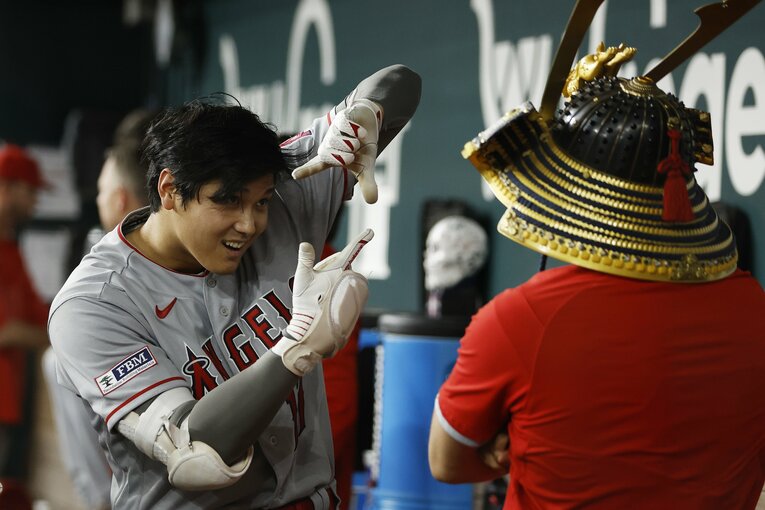 12日のレンジャーズ戦ではお茶目なカメラマンパフォーマンスも披露した　©Getty Images