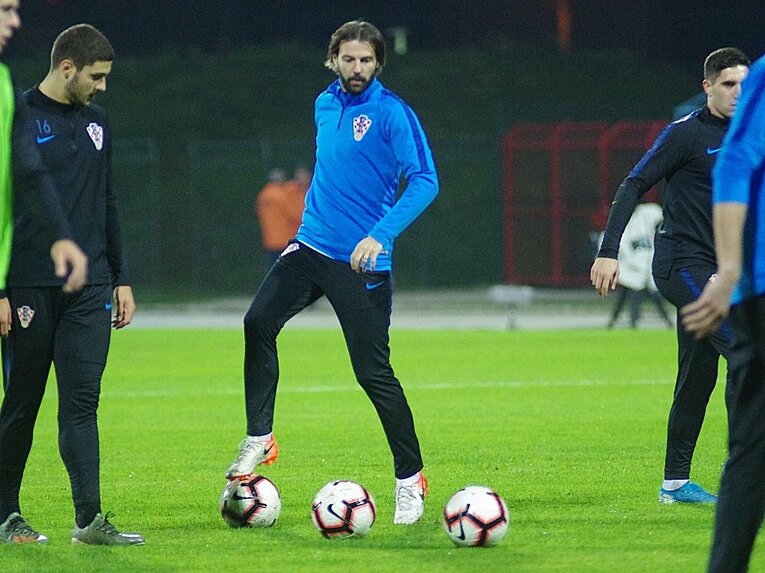 U-21クロアチア代表で指導するミキッチ。左は現在のクロアチア代表CBヨシュコ・グバルディオル　©Yasuyuki Nagatsuka