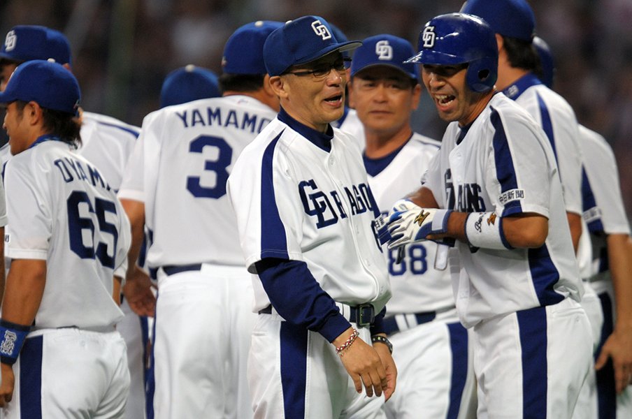 監督・落合博満「他の誰かのために野球をやるな」「数字を上げることだけを考えろ」 井端弘和や和田一浩らの覚醒を導いた指導法とは<Number Web> photograph by Naoya Sanuki