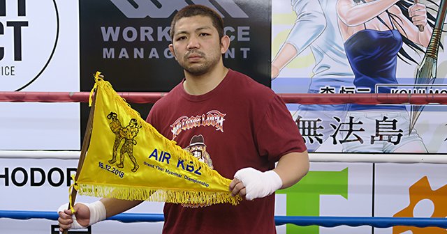 世界一危険な格闘技 デビュー戦で顔ボコボコ 元ホームレスの ハンカチ世代 格闘家がミャンマーに学校を建てた話 格闘技 Number Web ナンバー