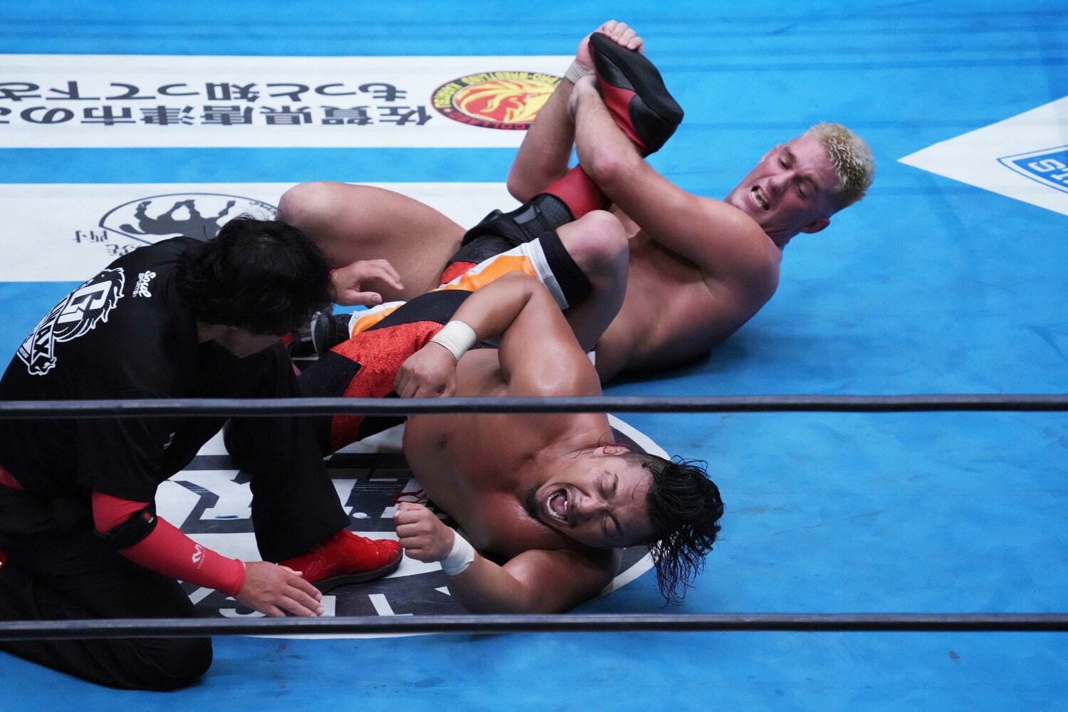 8月17日の準決勝。ザックはヒザ十字固めで鷹木信悟からギブアップを奪った ©Essei Hara