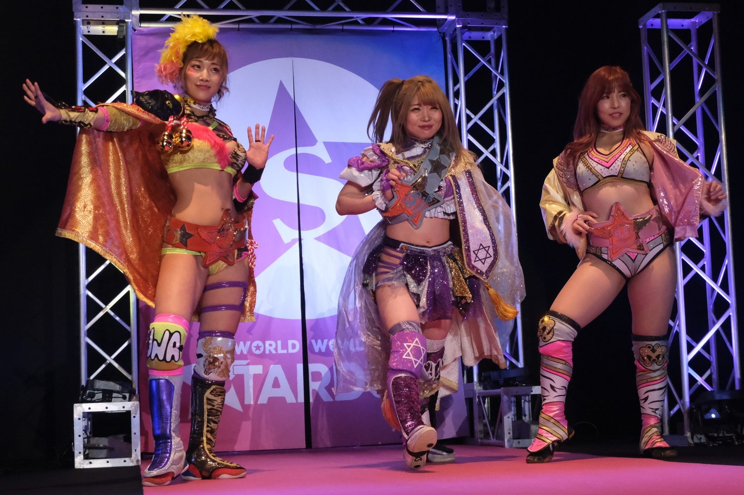 ウナギ・サヤカ（左）、中野たむ（中央）、白川未奈