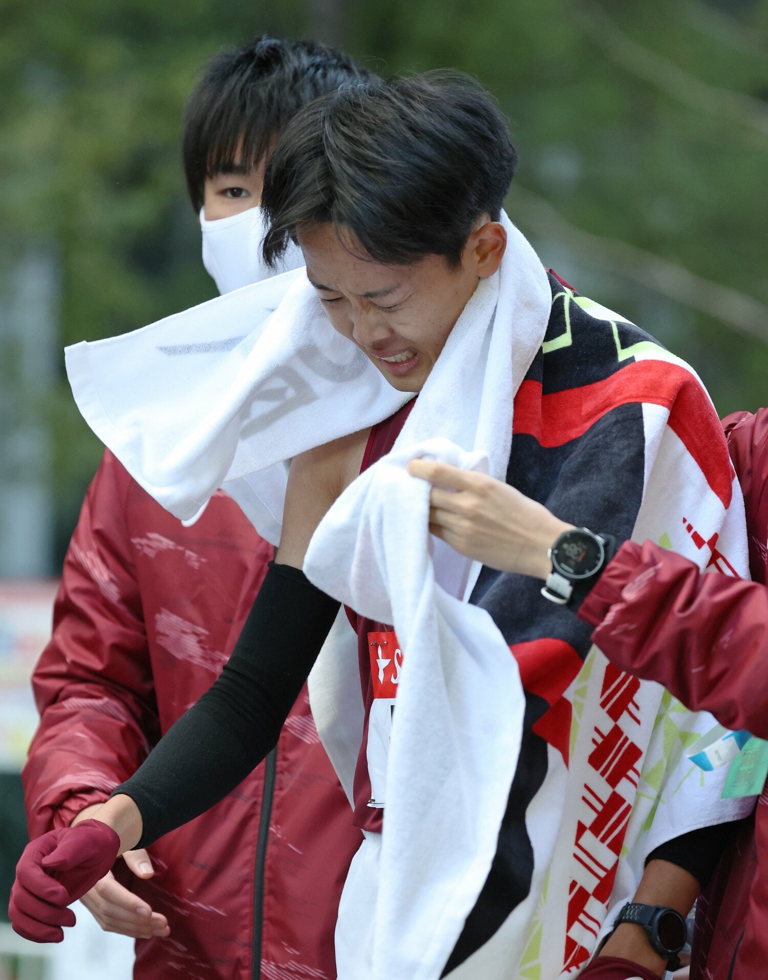 昨年の箱根駅伝でシード権を逃す13位フィニッシュとなり、苦しい表情を浮かべた10区の山口賢助　©JIJI PRESS