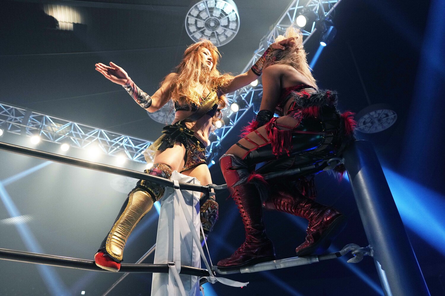 ジュリアの顔面を張る雪妃。厳しい攻めが目立った　©Essei Hara