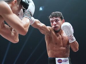 井上尚弥の“残酷なアッパー”で顔がグシャリ…「敗者アフマダリエフの絶望」を世界的カメラマンは見た「自信を失って…“もうダメだ”と悟っていた」