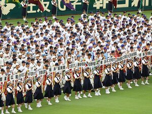 尼崎4時36分発の始発で甲子園へ。この球場が幸せな場所である理由。