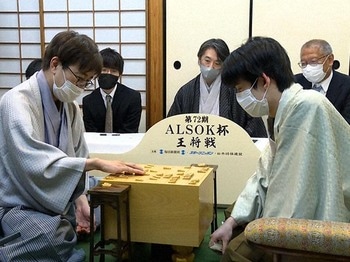 「藤井聡太さんも羽生善治さんも大天才」「純粋に将棋を楽しんでいる」“2人の共通点と違い”をNHK担当Dが語る「AIについては…」＜Number Web＞ photograph by NHK