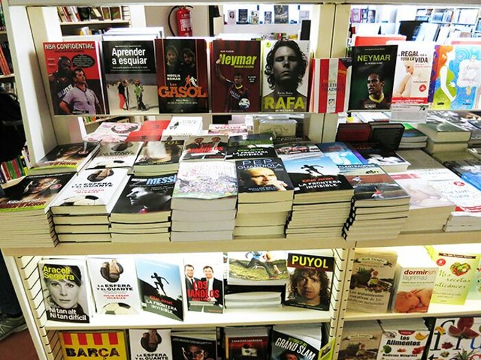 スペイン代表のW杯優勝を書店が切実に願う理由。～スポーツ本で出版不況払拭を～＜Number Web＞ photograph by Daisuke Nakashima