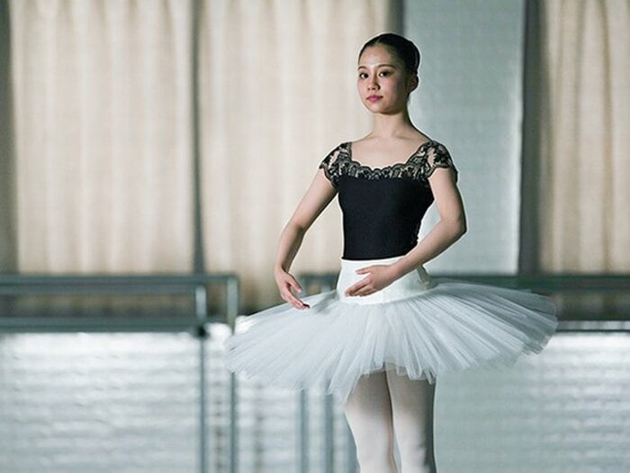 「危ないから帰ってきて。これは戦争なのよ」ロシア名門ボリショイバレエ学校に留学中の18歳に突きつけられた現実「すぐには理解できなかった」＜Number Web＞ photograph by Akito Iwamoto