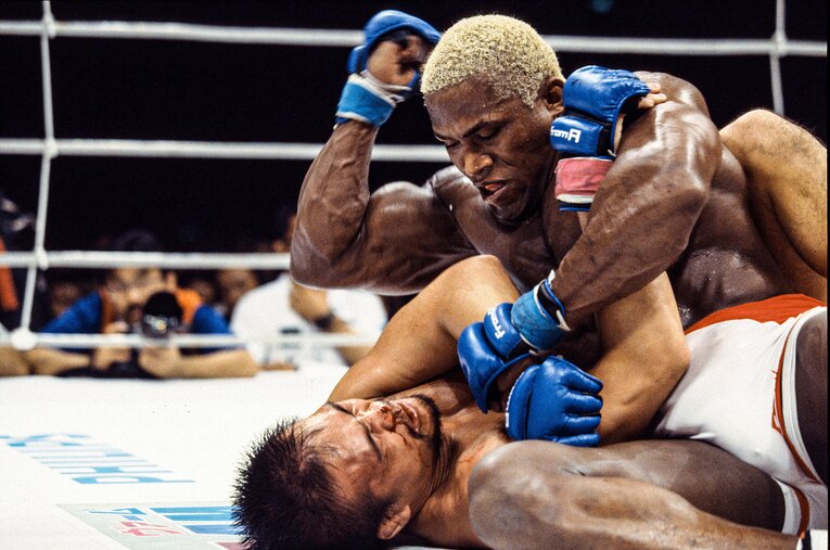 2002年11月、『PRIDE.23』で山本喧一にTKO勝ち　©Susumu Nagao