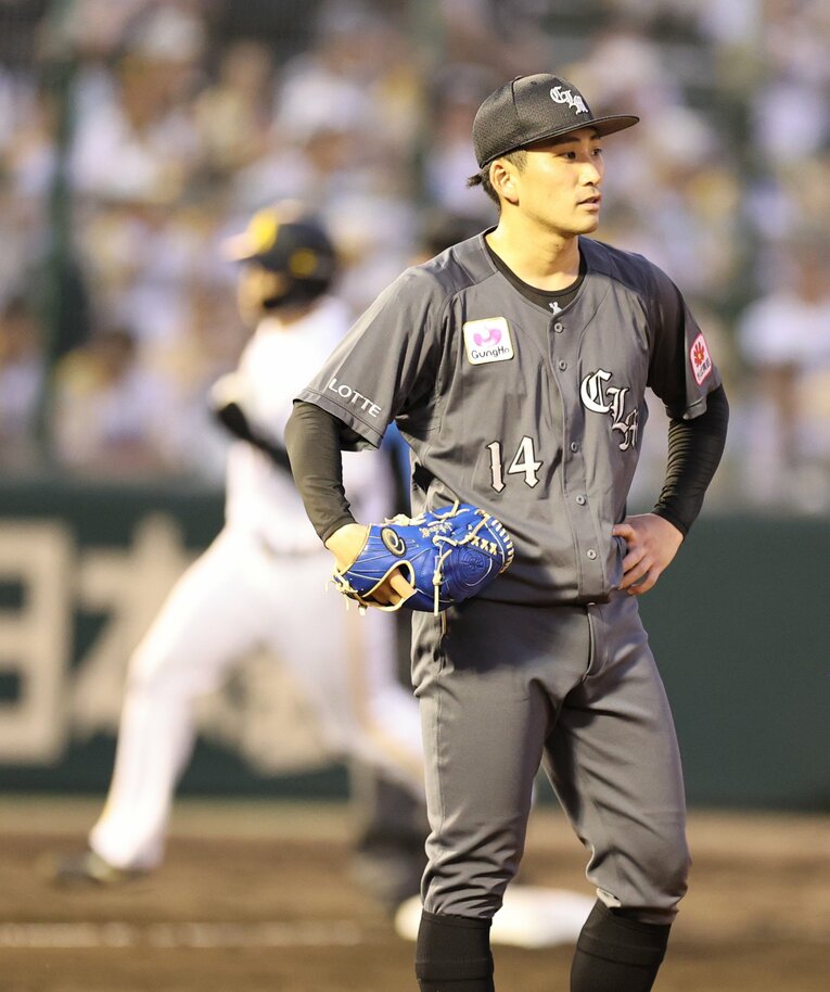 対ソフトバンク戦では悔しい思いをしてきた小島　©︎JIJI PRESS 