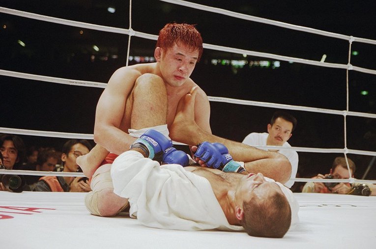 伝説として語り継がれるPRIDE GPのホイス・グレイシー戦。無制限完全決着ルールで見事に勝利した ／ photograph by Yukio Hiraku/AFLO