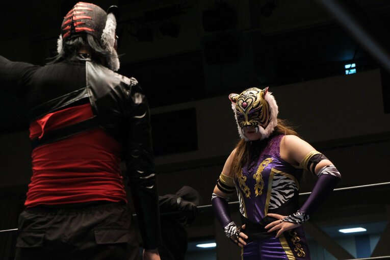 タイガー・クイーンを激怒させた“ヒール殺法”…乱入に凶器攻撃、待望のライバルは何でもありの“闇の軍団”？(64)